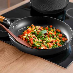 stir-fried vegetable with the fry pan