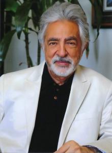Actor Joe Mantegna in a white suit